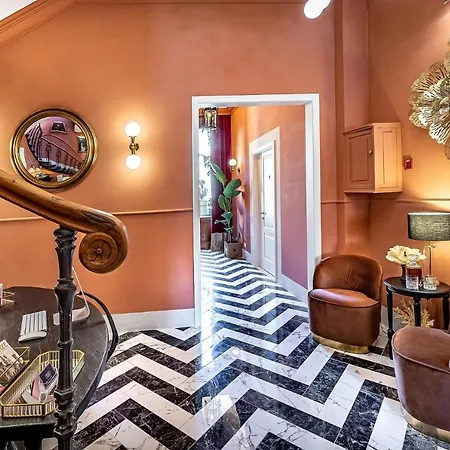 Ungherese Small Luxury Otel 3*