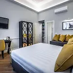 Ungherese Small Luxury 3* Florence