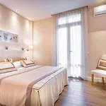 Ungherese Small Luxury