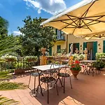 Ungherese Small Luxury 3* Florence