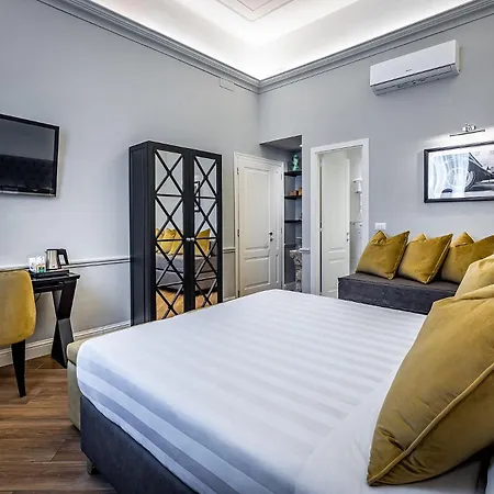 Ungherese Small Luxury 3* فلورنس