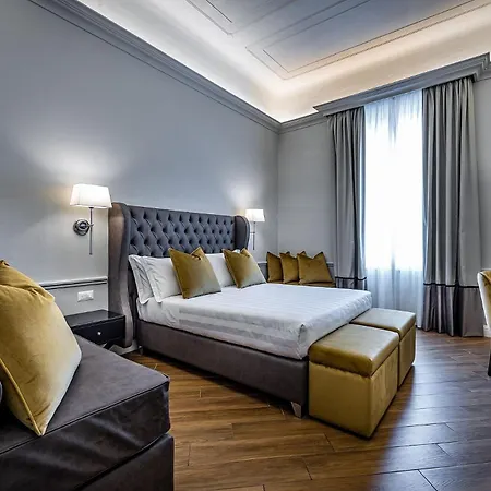 Ungherese Small Luxury