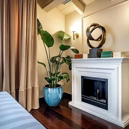 Ungherese Small Luxury Florence