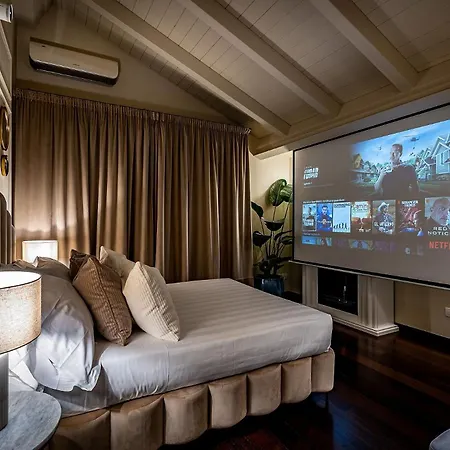 Ungherese Small Luxury 3* Florence