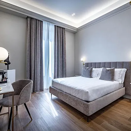 Ungherese Small Luxury 3* Florence