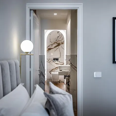 Ungherese Small Luxury