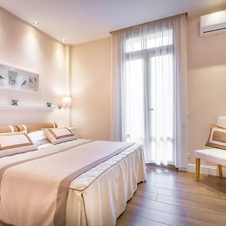 Ungherese Small Luxury