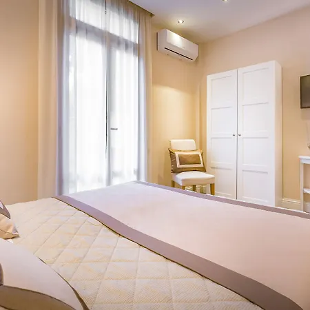 Ungherese Small Luxury