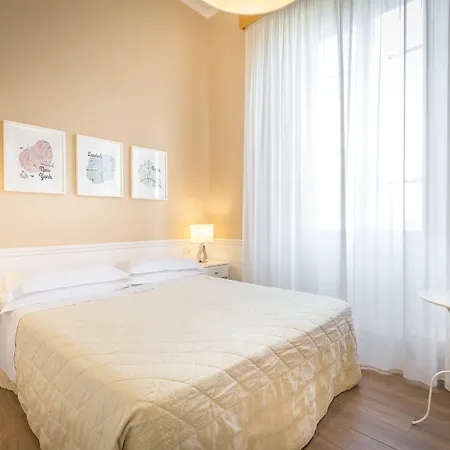 Ungherese Small Luxury 3* فلورنس