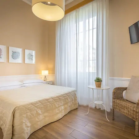 Ungherese Small Luxury فندق