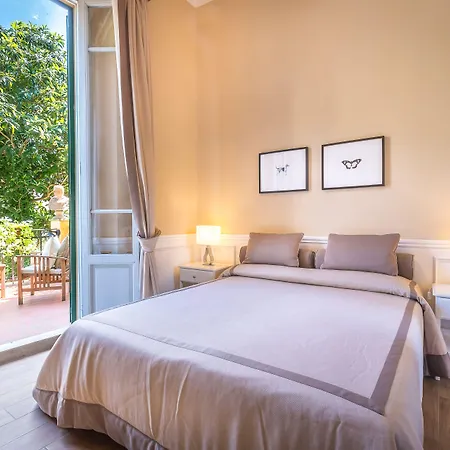 Ungherese Small Luxury فندق